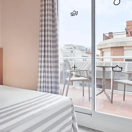 Tent 2* Λορέτ Ντε Μαρ